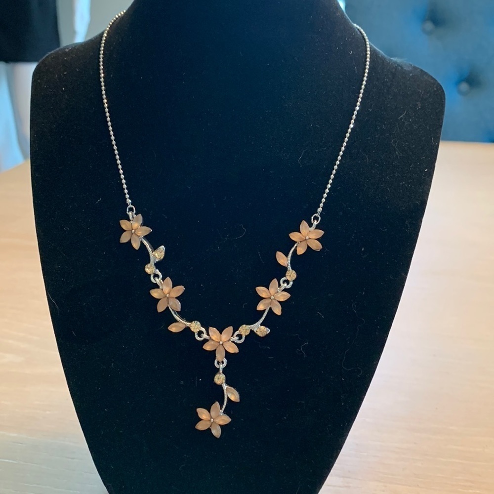 Necklace worn once, great condition. Adjustable 16.5 to 18.5 inches